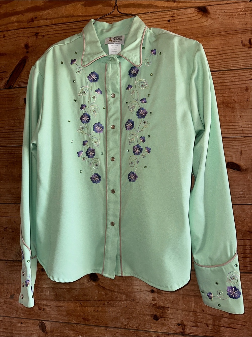 NWT Western Collections Embroidered Mint Green Shirt with Floral Embroidery